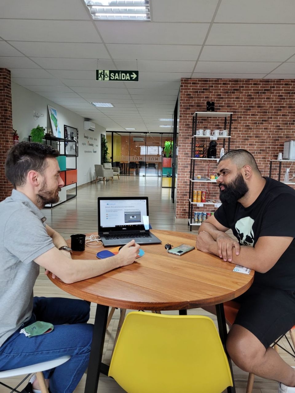 Gustavo Dam - Treinamentos e Palestras de Estratgia e Inovao - Mentoria de Inovao e empreendedorismo realizada no Inx Coworking em Xanxer. Como criar uma inovao. Como ser um empreendedor de sucesso.