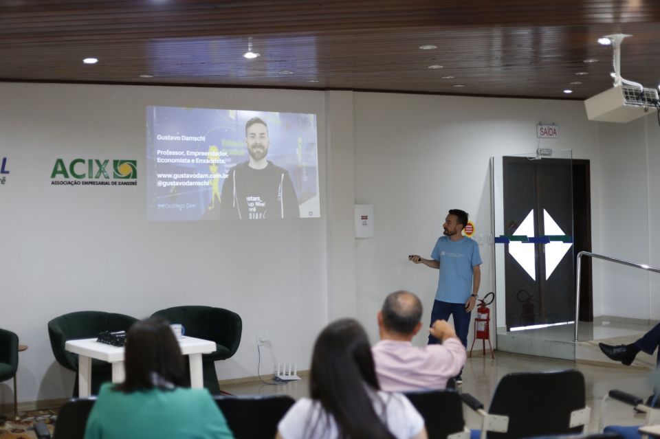 Gustavo Dam - Treinamentos e Palestras de Estratgia e Inovao - Palestra de Estratgia para executivos e empresrios em Xanxer