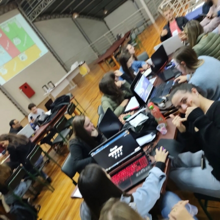 Gustavo Dam - Treinamentos e Palestras de Estratgia e Inovao - Treinamento de inovao em Xanxer